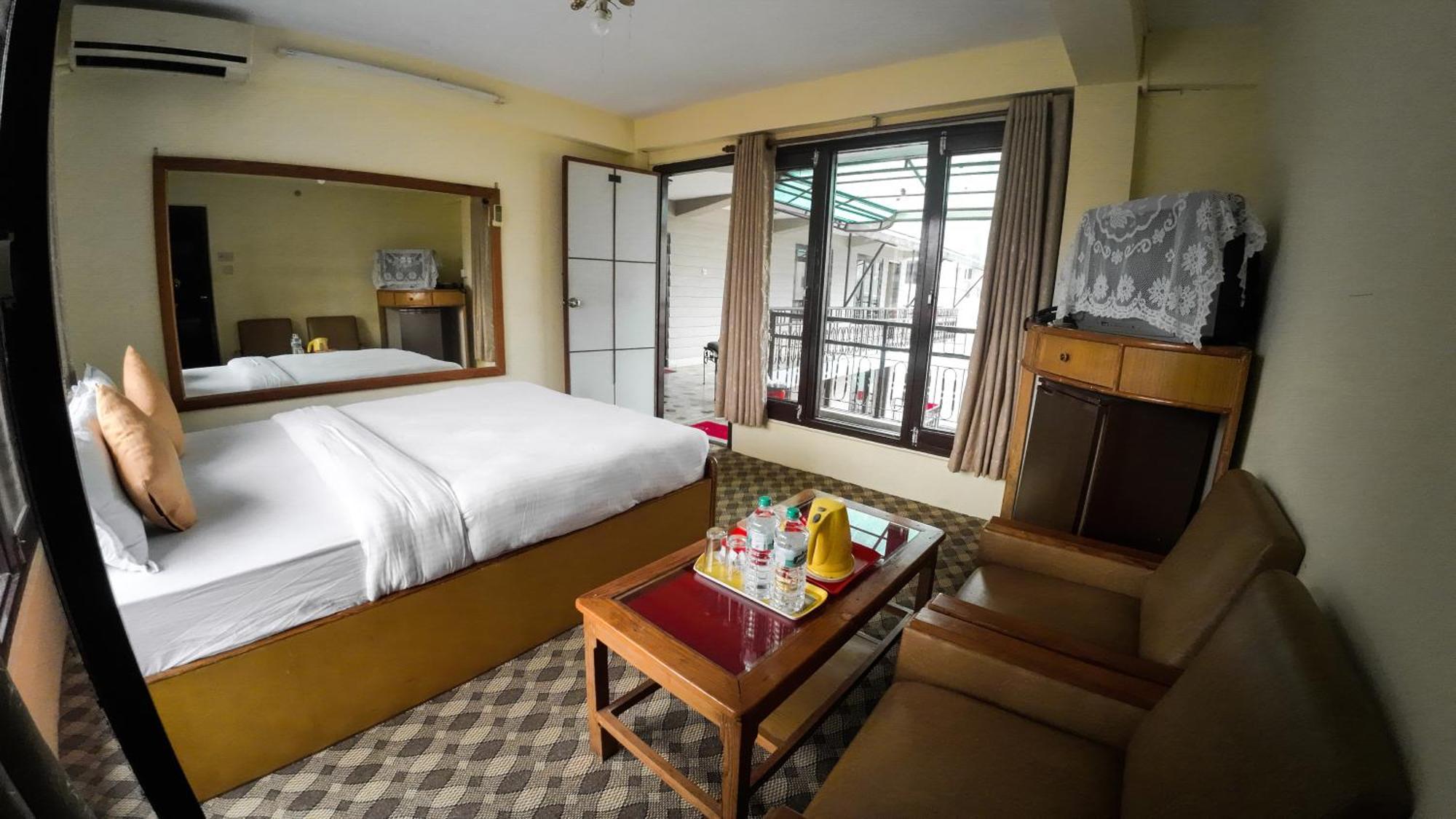 Hotel Travel Inn Pokhara Eksteriør billede